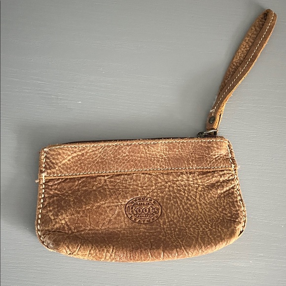 Roots Handbags - Roots Tan Leather Wristlet